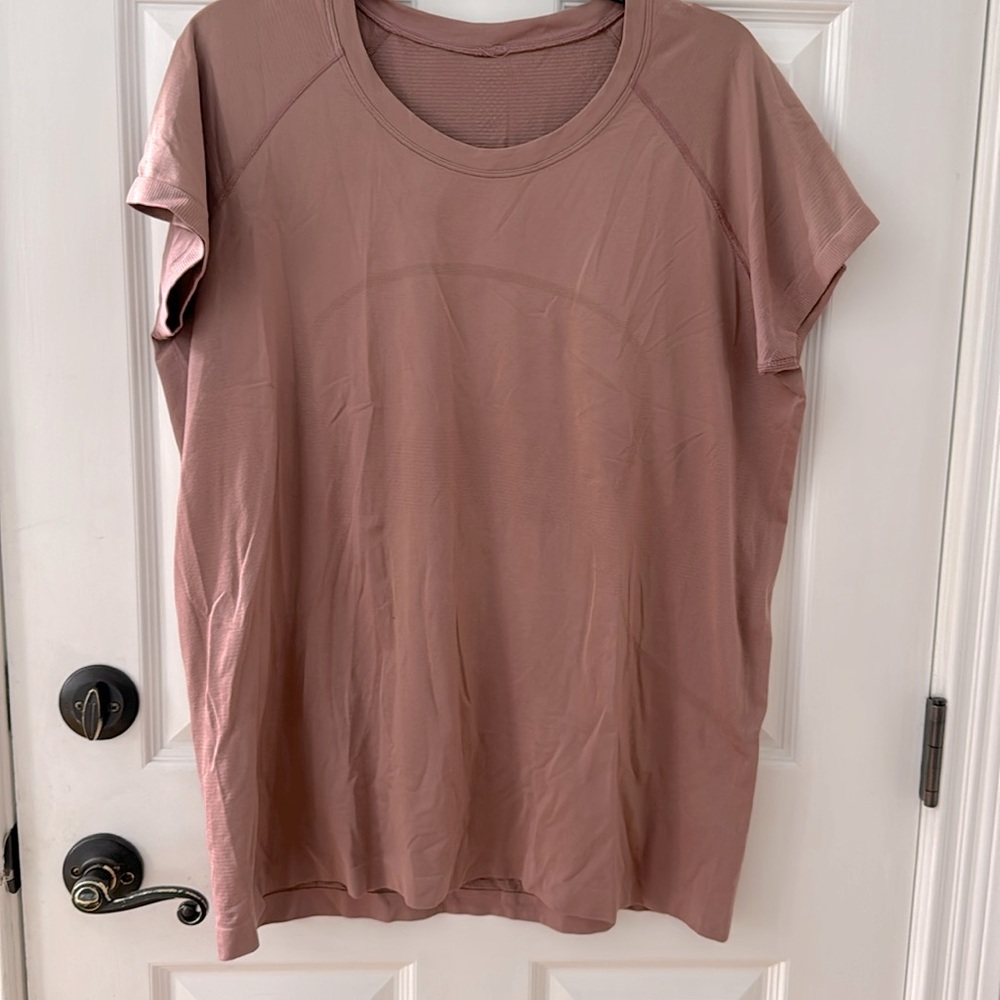 SWIFTLY TECH SHORT SLEEVE SHIRT 2.0
Spiced Chai/Spiced Chai Sz 18 EUC